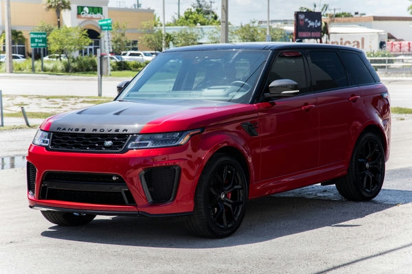 Land Rover Range Rover Sport SVR angle 2